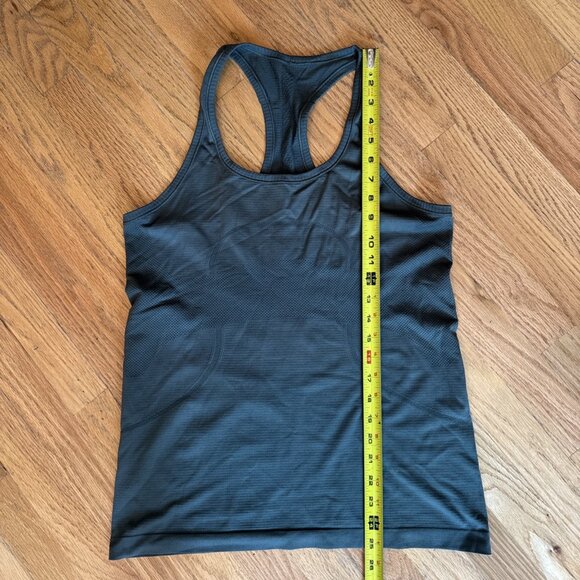 Lululemon Women's 10 Green Racerback Tank Top Sweat life - Picture 10 of 10